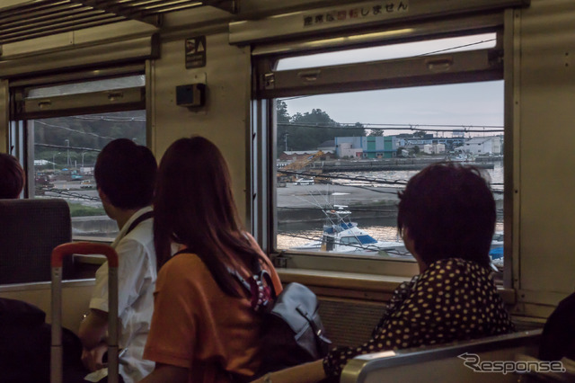 終点・増毛(ましけ)が近くなると、漁港の風景が延々と続く。留萌線廃止区間のハイライトのひとつ。