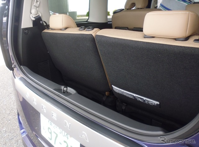 日産 セレナ デュアルバックドア開口部地上高は104cm