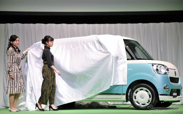 牛窪恵(向かって左)と高畑充希によるアンベール