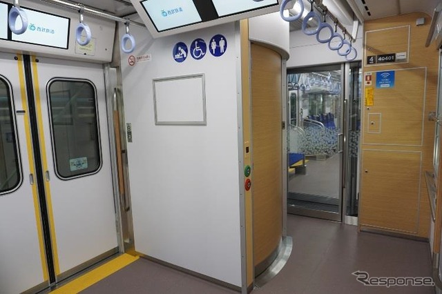 4号車にはトイレも設置された。