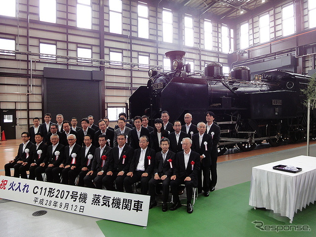 東武鉄道C11形207号機「火入れ式」(9月12日、南栗橋「SL検修庫」内)
