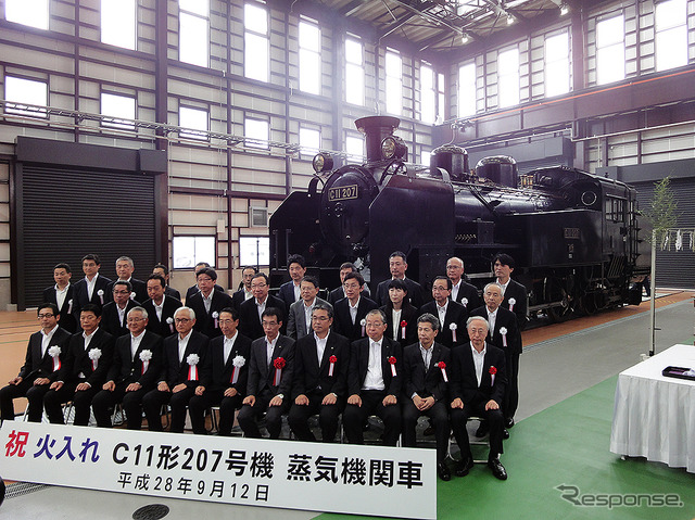 東武鉄道C11形207号機「火入れ式」(9月12日、南栗橋「SL検修庫」内)