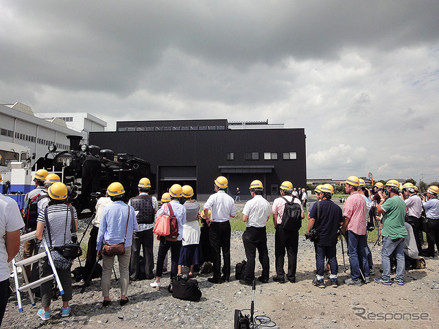 東武鉄道C11形207号機「火入れ式」(9月12日、南栗橋「SL検修庫」内)