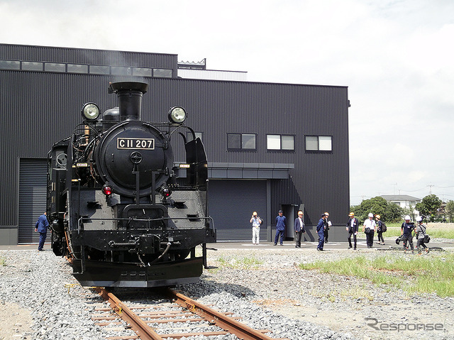 東武鉄道C11形207号機「火入れ式」(9月12日、南栗橋「SL検修庫」内)