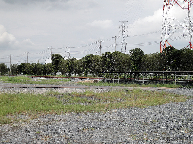 東武南栗橋管区内のSL検修庫。試運転線や仮設ホームなども出現し始めた