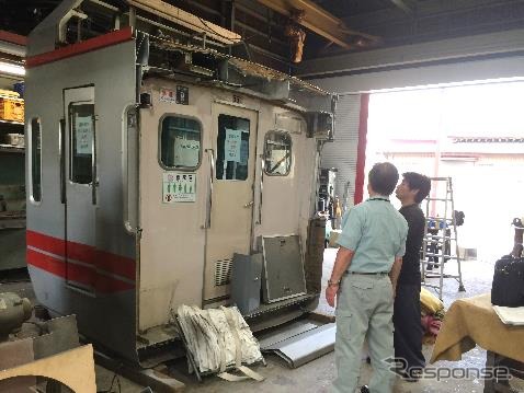 カットモデルを後ろから見たところ。運転台の部分のみ切断して本社敷地内で保存する。