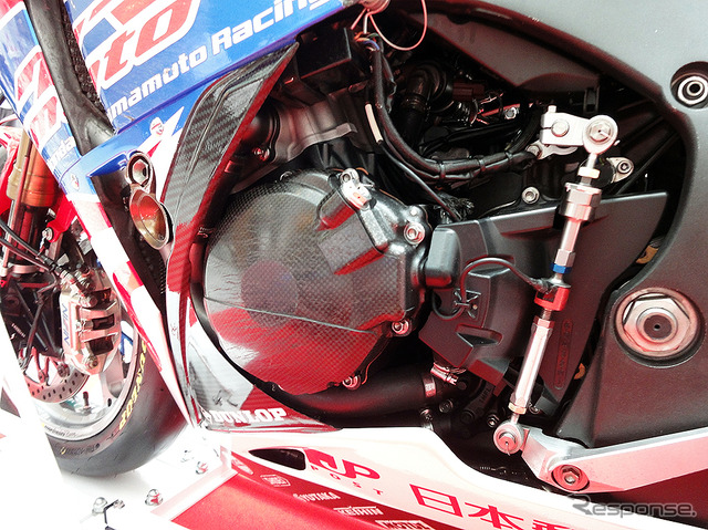 東京・丸の内 KITTE 「秋のメッセージフェスタ 2016 in KITTE」(17~19日)に展示された日本郵便 Honda 熊本レーシング CBR1000RR
