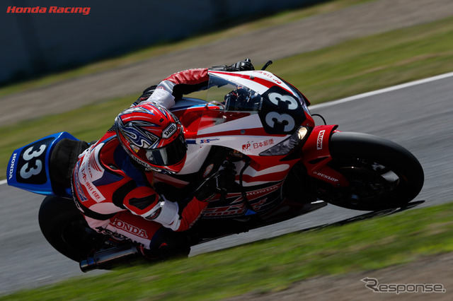 2016 鈴鹿8耐 での日本郵便 Honda 熊本レーシング CBR1000RR