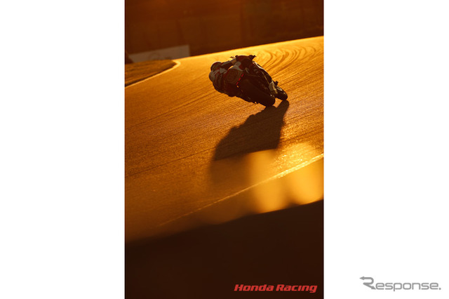 2016 鈴鹿8耐 での日本郵便 Honda 熊本レーシング CBR1000RR