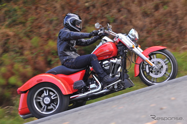 ストリップ仕様としたハーレーの新型トライク『FREE WHEELER(フリーウィーラー)』