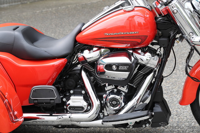 ストリップ仕様としたハーレーの新型トライク『FREE WHEELER(フリーウィーラー)』