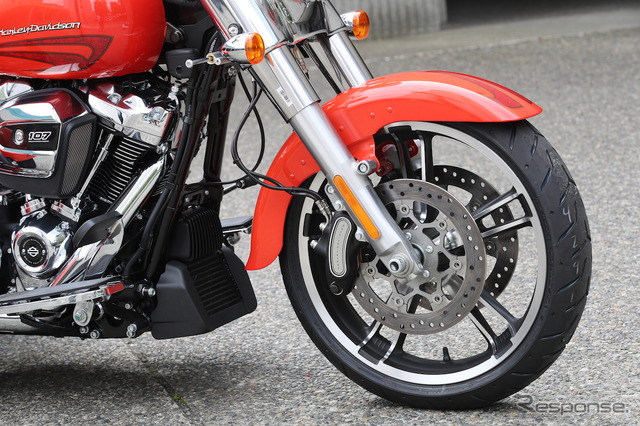 ストリップ仕様としたハーレーの新型トライク『FREE WHEELER(フリーウィーラー)』