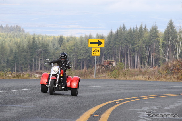 ストリップ仕様としたハーレーの新型トライク『FREE WHEELER(フリーウィーラー)』