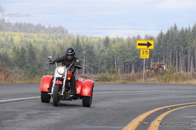 ストリップ仕様としたハーレーの新型トライク『FREE WHEELER(フリーウィーラー)』