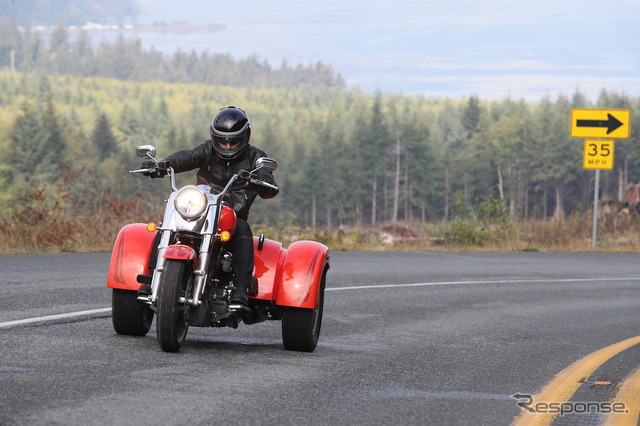 ストリップ仕様としたハーレーの新型トライク『FREE WHEELER(フリーウィーラー)』