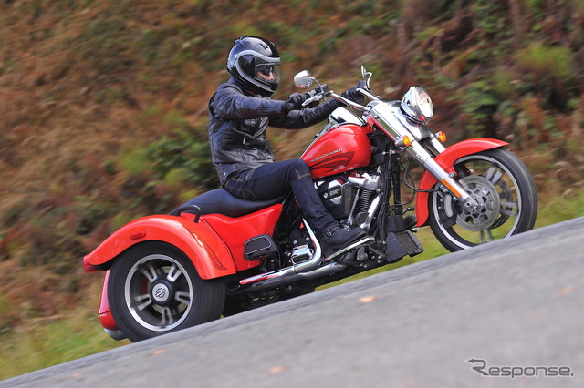 ストリップ仕様としたハーレーの新型トライク『FREE WHEELER(フリーウィーラー)』