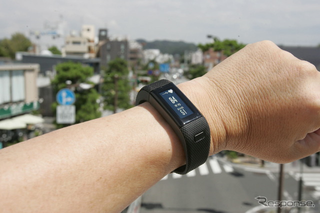 画面を縦表示して心拍数を見る。表示変更はスマホやパソコンで設定する必要あり