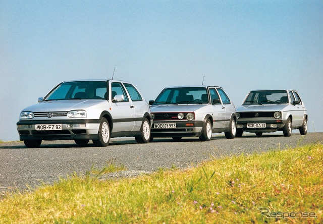 VW ゴルフGTI 3代目(左)