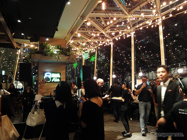 9月22日にオープンする Shake Shack 東京国際フォーラム店(写真は21日の前夜祭)