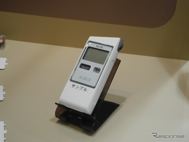 タニタのアルコール検知器「FC-900」