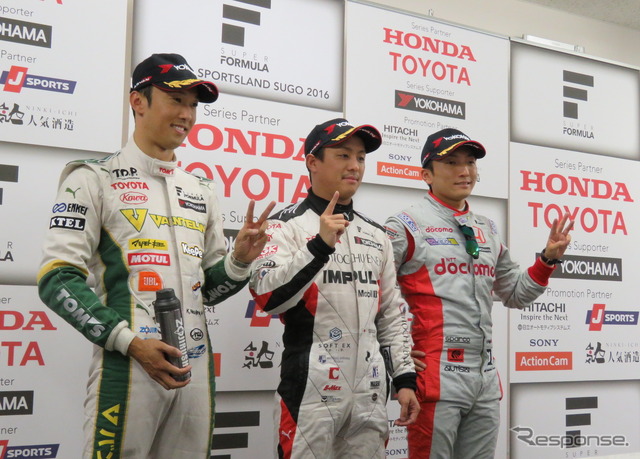 左から予選2位の中嶋一貴、ポールの関口雄飛、3位の野尻智紀。ペナルティの関係で、グリッドは一貴3番、野尻2番となる見込み。