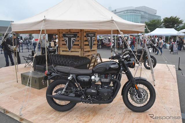 トライアンフ Bonneville T120(ボンネビル T120ブラック)。