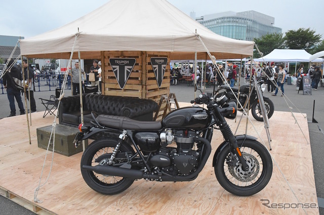 トライアンフ Bonneville T120（ボンネビル T120ブラック）。