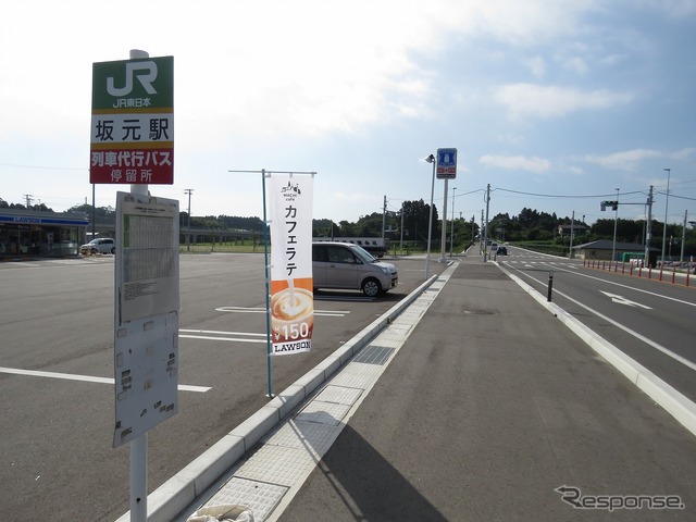 坂元駅：代行バスの停留所は国道6号上に設置。新駅のすぐ近くにある。