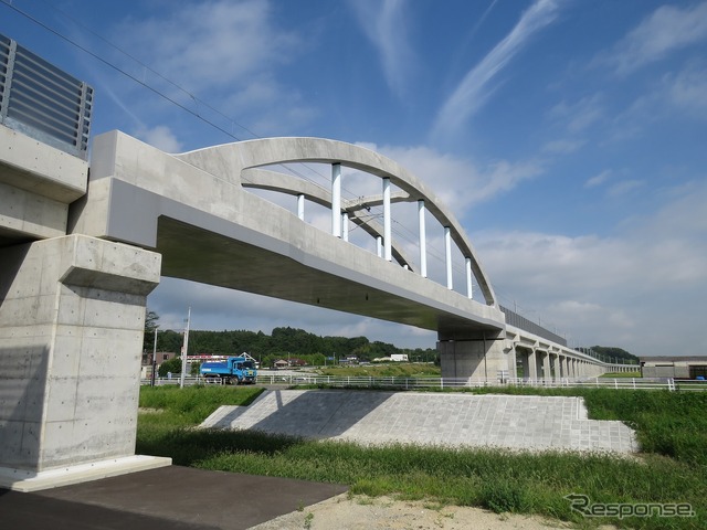 坂元駅：新駅の北側にある坂元川橋りょう。