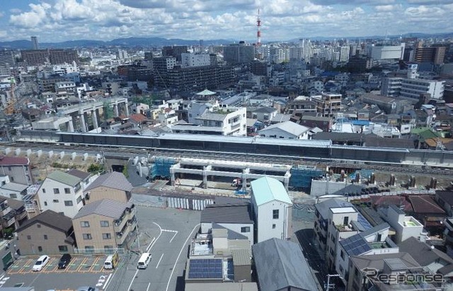 工事中の淡路駅。少し離れたところに阪急の淡路駅がある。