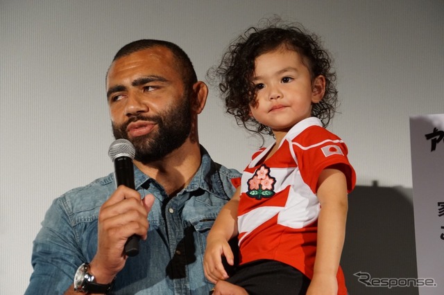 リーチマイケル選手と愛娘のアメリアちゃん