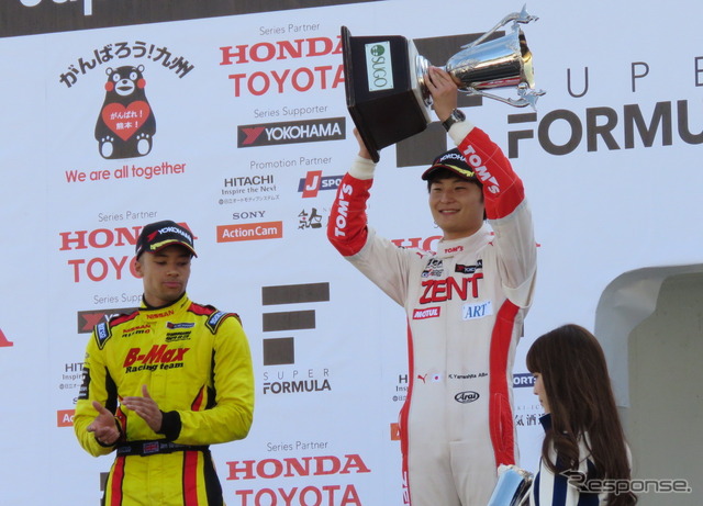 まさに激闘だった今季の全日本F3タイトル争い。マーデンボロー(左)との接戦を制して、山下健太が勝利した。