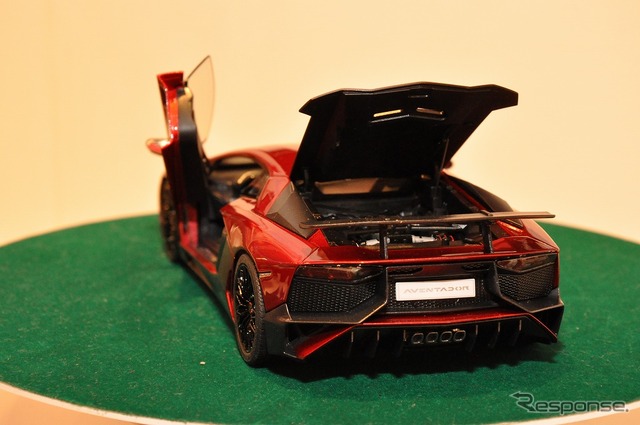 1/24 ランボルギーニ アヴェンタドール LP750-4 SV