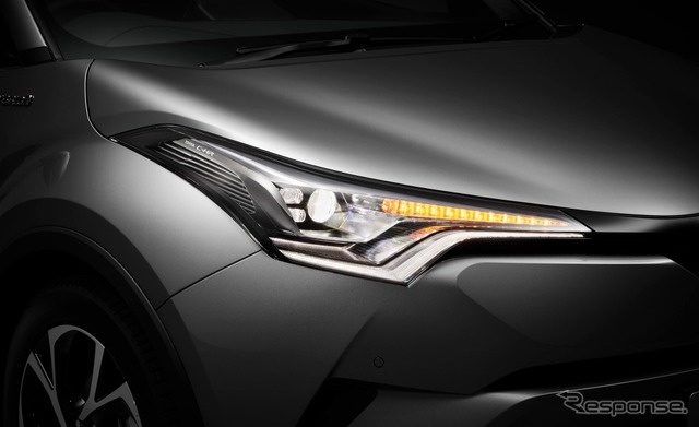 トヨタ C-HR LEDシーケンシャルターンランプ
