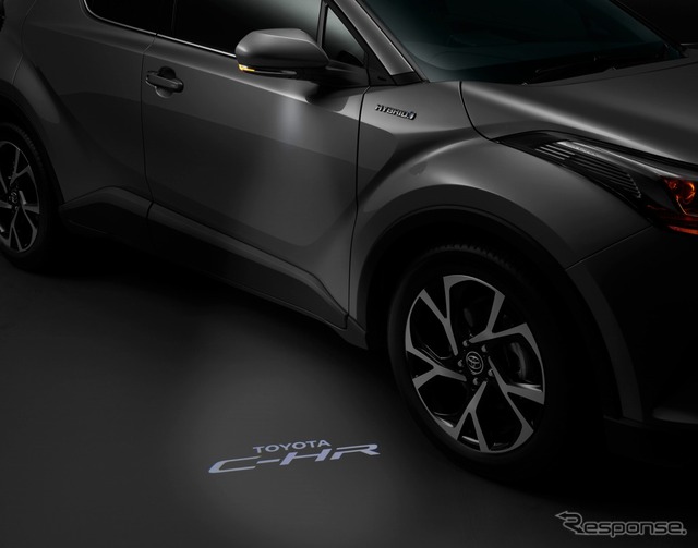 トヨタ C-HR 足元イルミネーション