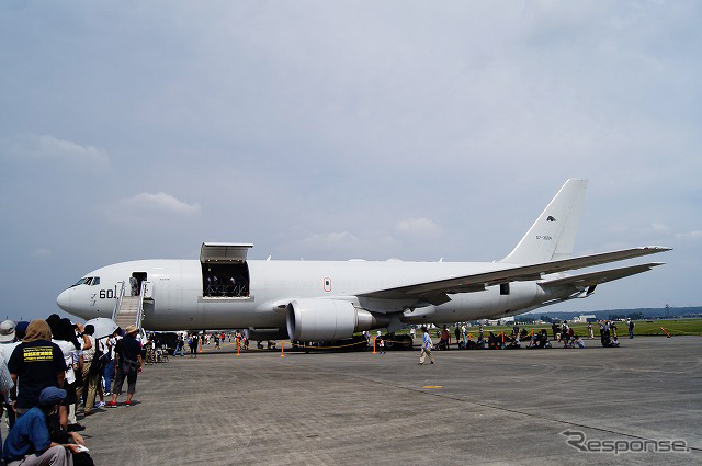 横田基地日米友好祭で展示されたKC-767。機内公開された機体としては一番人気で、1~2時間待ちとなった。