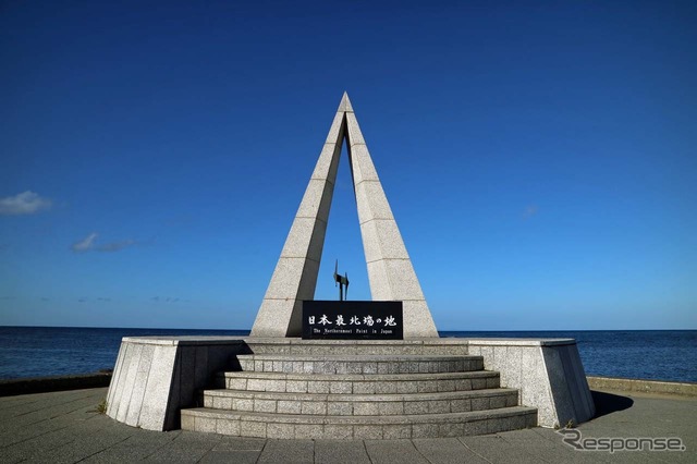 北緯45度31分日本最北端の地「宗谷岬」に立つ記念碑