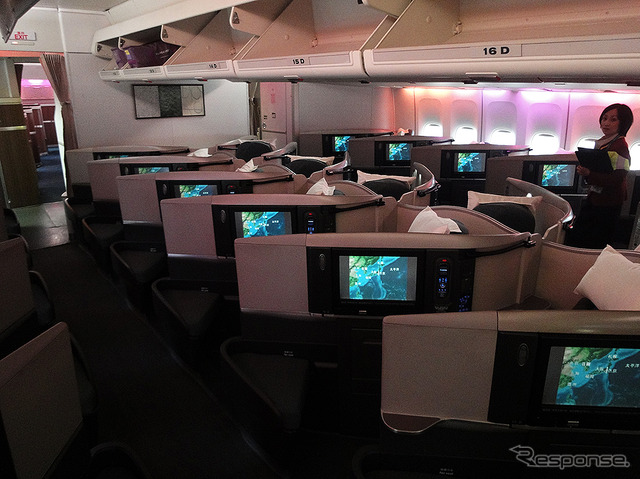 キャセイパシフィック航空B747の最終運航(羽田→香港、10月1日)を担ったB747(B-HUJ)。ビジネスクラス(C)