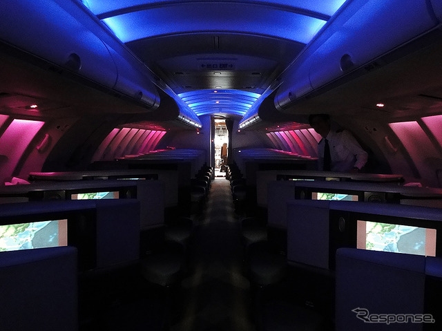 キャセイパシフィック航空B747の最終運航(羽田→香港、10月1日)を担ったB747(B-HUJ)。ビジネスクラス(C)アッパーデッキ