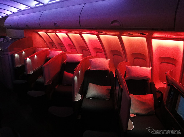キャセイパシフィック航空B747の最終運航(羽田→香港、10月1日)を担ったB747(B-HUJ)。ビジネスクラス(C)アッパーデッキ