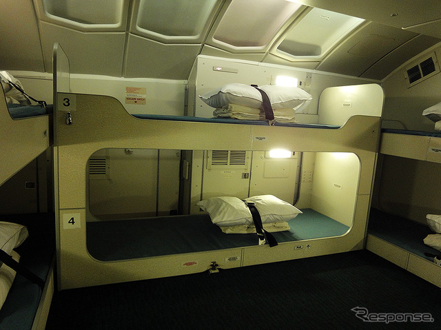 キャセイパシフィック航空B747旅客機の最終運航(羽田→香港、10月1日)を担った登録記号B-HUJ機。クルー用休憩室