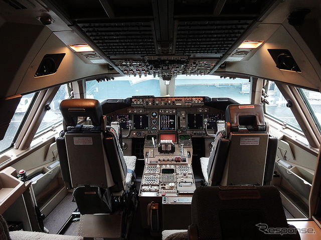 Good-bye キャセイB747】Fクラス上のコックピット、後方の Good-bye キャセイB747】Fクラス上のコックピット、後方の