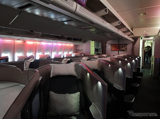 キャセイパシフィック航空B747旅客機の最終運航(羽田→香港、10月1日)を担った登録記号B-HUJ機。ビジネスクラス(C)