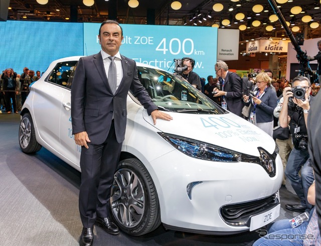 パリモーターショーでのゴーンCEO