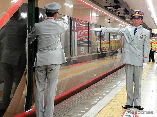 台湾鉄路 自強号「日光詣スペーシア」デザイン車両運行開始記念 出発式(浅草駅、10月3日)