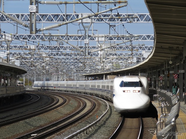 東海道新幹線は浜松～豊橋間で運転を見合わせる。写真は浜松駅。