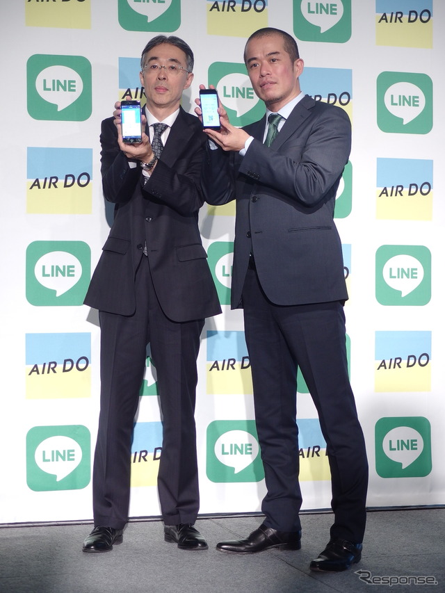 AIR DOの草野晋副社長(向かって左)とLINEの田端執行役員