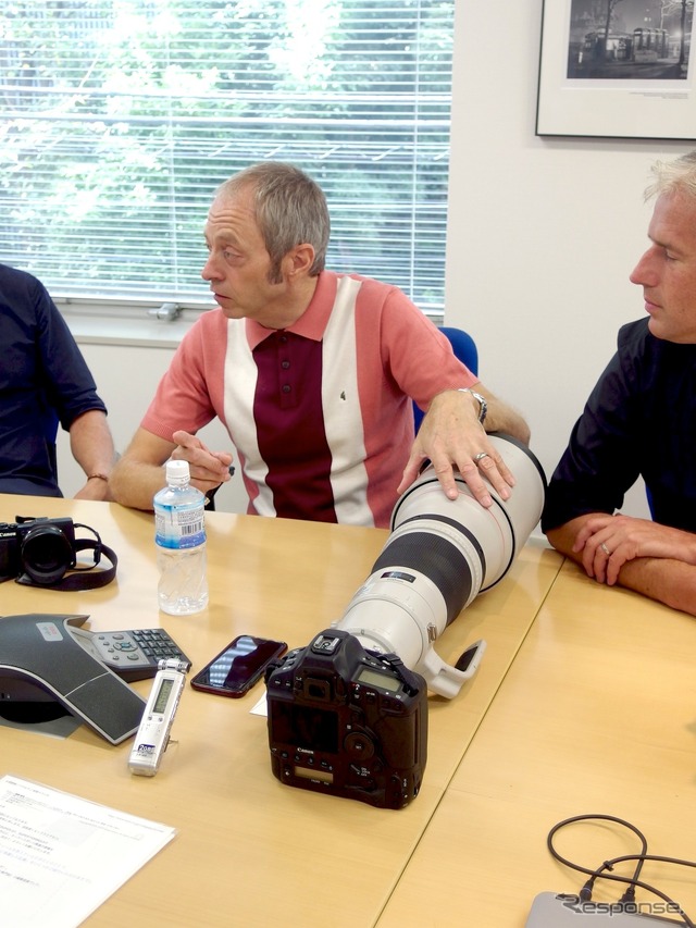 マーク・トンプソンと愛機＋600mm　〈撮影　高木啓〉