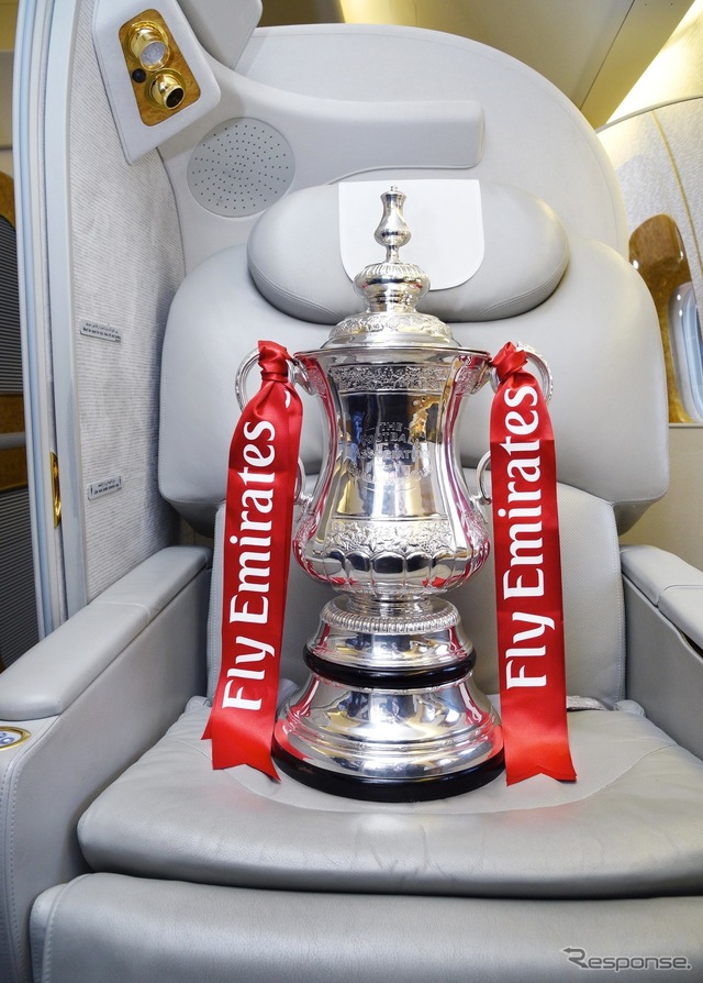 FAカップトロフィー　source: Emirates