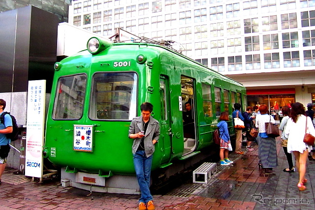 東急5000系は東京・渋谷駅のハチ公口でも展示保存されている。
